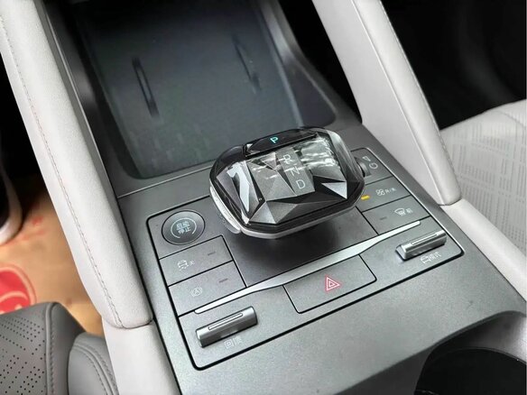 2025 BYD Yuan Up 45.12 kWh, серебристый, 1650000 рублей - вид 15
