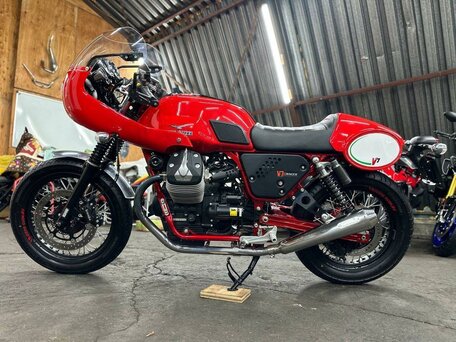 2019 Moto Guzzi V 7, оранжевый, 780000 рублей, вид 4