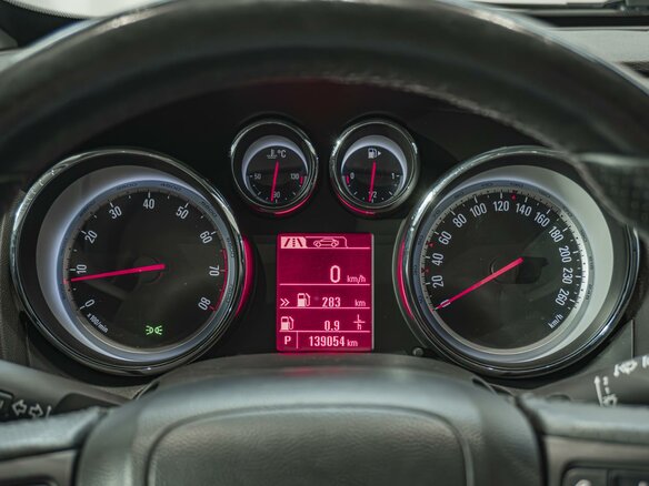 2013 Opel Astra GTC J Рестайлинг, красный - вид 13