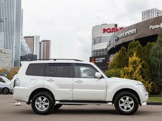 2013 Mitsubishi Pajero IV Рестайлинг 1, белый, 1798000 рублей, вид 3