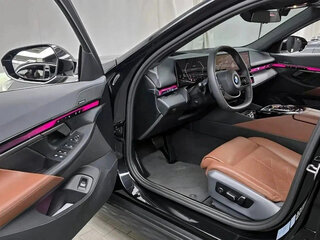 2023 BMW 5 серии 530i xDrive VIII (G60/G61/G68), чёрный, 5880000 рублей, вид 4
