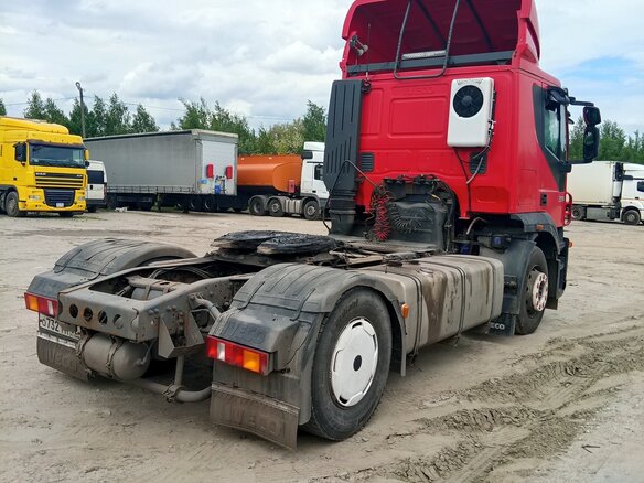 2007 Iveco Stralis, красный, 950000 рублей - вид 3