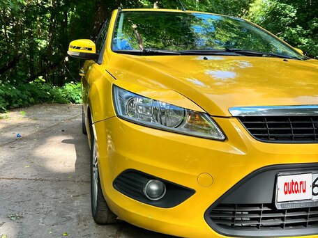 2010 Ford Focus II Рестайлинг, жёлтый, 480000 рублей, вид 4