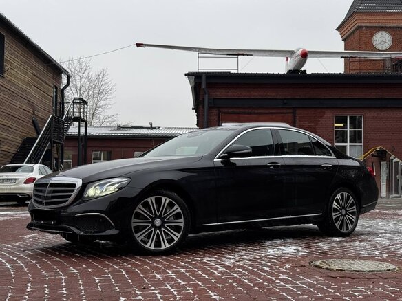 2017 Mercedes-Benz E-Класс 400 V (W213, S213, C238), чёрный, 3155996 рублей - вид 4