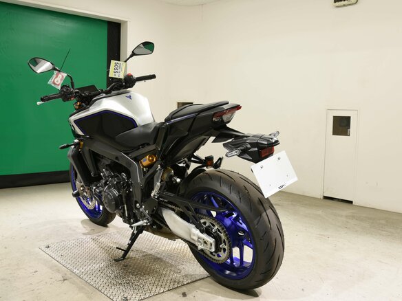 2024 Yamaha MT-09 (FZ-09), серебристый, 1450000 рублей - вид 5