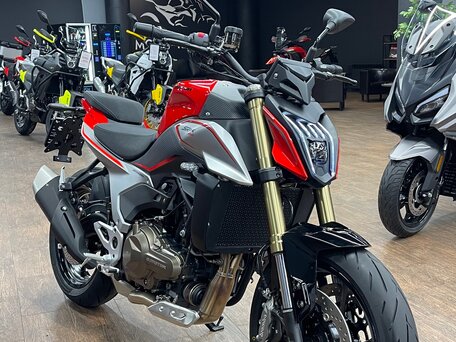 2026 QJMotor SRK 550, красный, 569000 рублей, вид 5