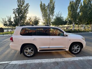 2010 Toyota Land Cruiser 200 Series, белый, 2850000 рублей, вид 2