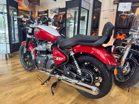 2026 Royal Enfield Super Meteor, пурпурный, 792000 рублей, вид 4