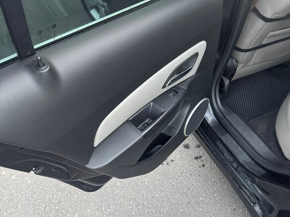 2011 Chevrolet Cruze I, чёрный, 575000 рублей - вид 10
