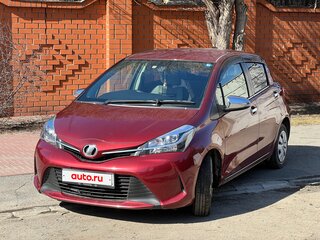 2015 Toyota Vitz III (XP130) Рестайлинг, красный, 900000 рублей, вид 3