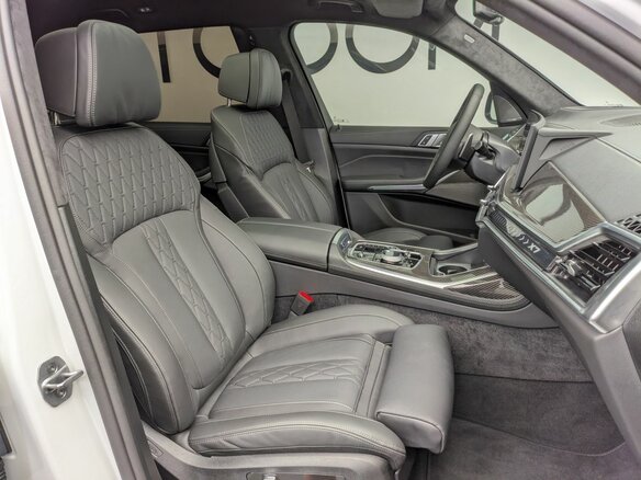 2025 BMW X7 40i I (G07) Рестайлинг, белый, 17500000 рублей - вид 12