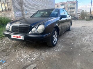 1995 Mercedes-Benz E-Класс 230 II (W210, S210), синий, 185000 рублей, вид 1
