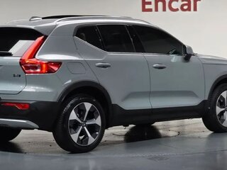 2024 Volvo XC40 I Рестайлинг, серебристый, 5174082 рублей, вид 3