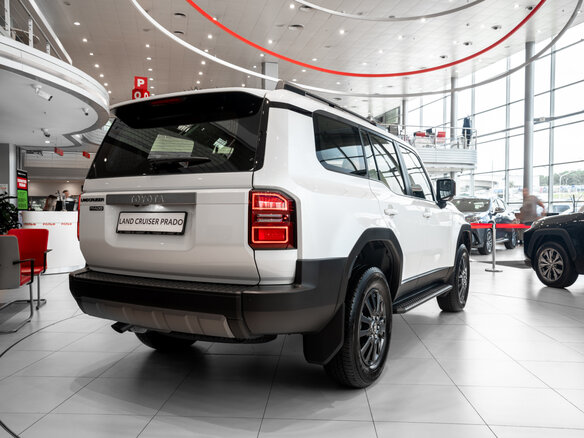 2025 Toyota Land Cruiser Prado 250 Series, белый - вид 3
