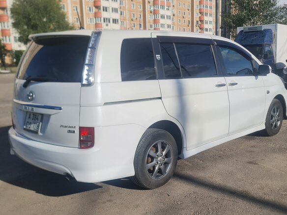 2010 Toyota ISis I Рестайлинг, белый - вид 4