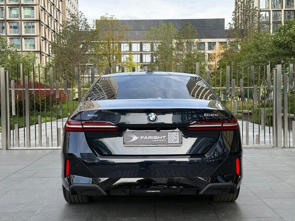 2025 BMW 5 серии 530i xDrive VIII (G60/G61/G68), чёрный, 8195000 рублей - вид 5