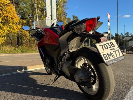 2010 Honda VFR 1200, красный, 640000 рублей, вид 5