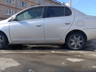 2001 Toyota Platz, серебристый, 335000 рублей, вид 4