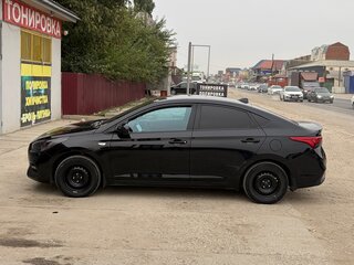 2018 Hyundai Solaris II, чёрный, 1050000 рублей, вид 2