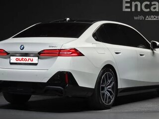 2024 BMW 5 серии 520i VIII (G60/G61/G68), белый, 5530000 рублей, вид 2