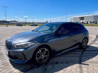 2020 BMW 1 серии 118i III (F40), серый, 2390000 рублей, вид 2