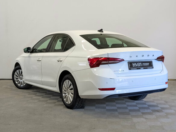2021 Skoda Octavia IV (A8), белый, 2090000 рублей - вид 6