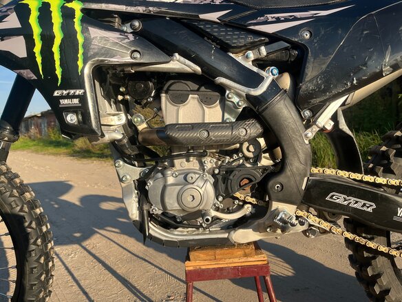 2025 Yamaha YZ250F, чёрный - вид 4