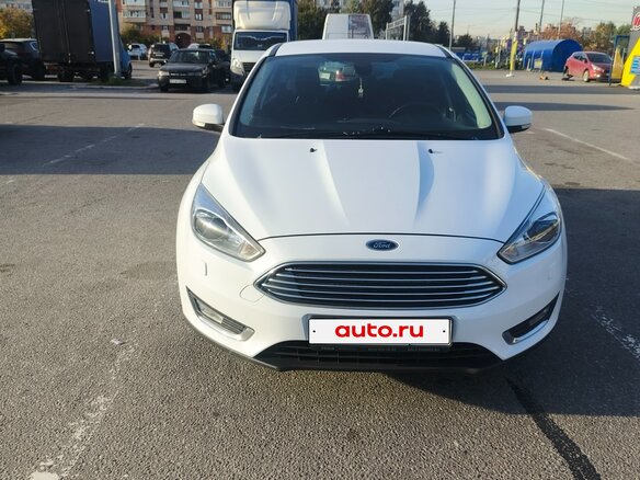 2017 Ford Focus III Рестайлинг, белый, 1020000 рублей - вид 1