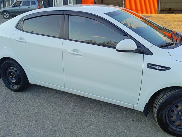 2015 Kia Rio III Рестайлинг, белый, 920000 рублей - вид 2