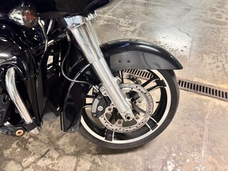 2021 Harley-Davidson Road Glide, чёрный, 1799999 рублей, вид 4