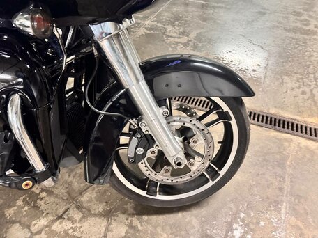 2021 Harley-Davidson Road Glide, чёрный, 1799999 рублей, вид 4