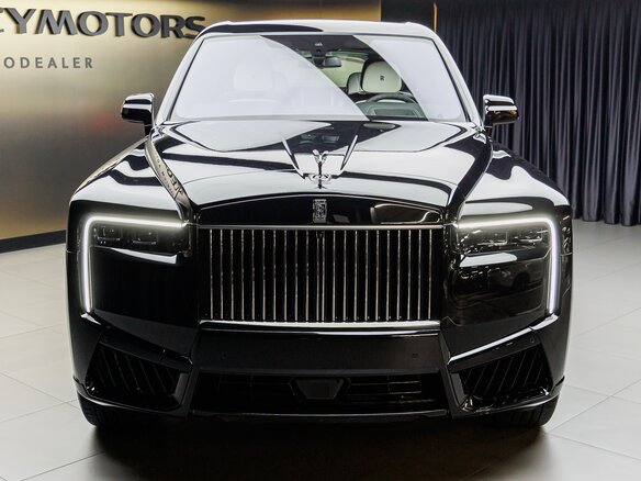 2026 Rolls-Royce Cullinan Black Badge I Рестайлинг (Series II), чёрный, 73670000 рублей - вид 1
