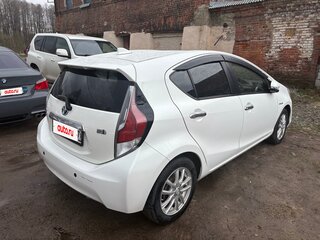 2016 Toyota Aqua I Рестайлинг, белый, 950000 рублей, вид 4