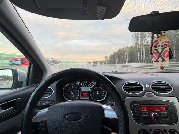 2010 Ford Focus II Рестайлинг, серебристый, 470000 рублей - вид 7