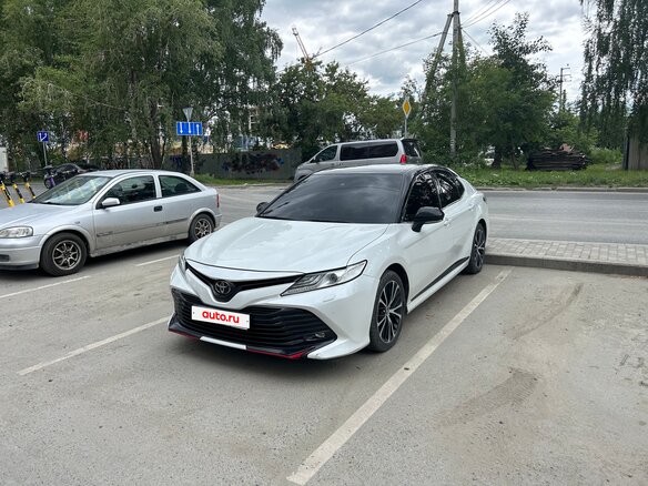 2020 Toyota Camry VIII (XV70), белый, 3050000 рублей
