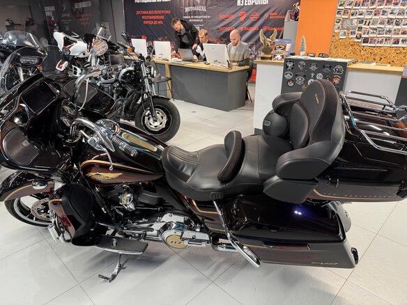 2023 Harley-Davidson CVO Road Glide Limited, красный, 3200000 рублей - вид 13