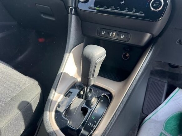 2023 Toyota Yaris IV, белый - вид 10