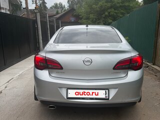 2013 Opel Astra J Рестайлинг, серебристый, 650000 рублей, вид 2