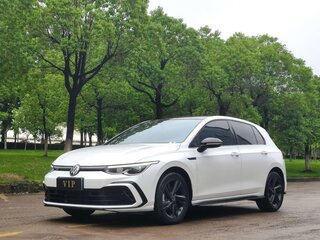 2023 Volkswagen Golf VIII, белый, 1893000 рублей, вид 1