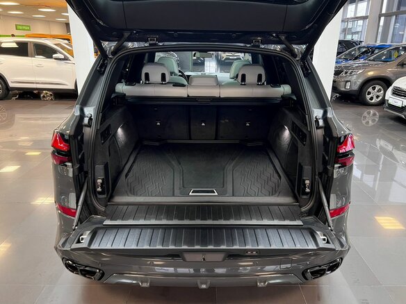 2023 BMW X5 M60i IV (G05/G18) Рестайлинг, серый, 12890000 рублей - вид 6