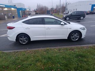 2017 Hyundai Elantra VI (AD), белый, 1500000 рублей, вид 3