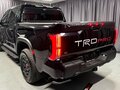 2025 Toyota Tundra CrewMax III, чёрный - вид 3