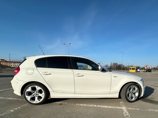 2010 BMW 1 серии 118i I (E81/E82/E87/E88) Рестайлинг, белый, 850000 рублей, вид 3