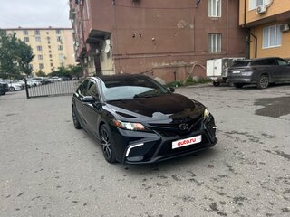 2022 Toyota Camry VIII (XV70) Рестайлинг, чёрный, 2500000 рублей, вид 3