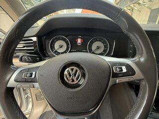 2019 Volkswagen Touareg III, серебристый, 4470000 рублей, вид 3