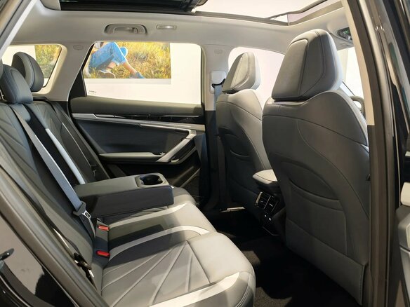 2026 Geely Atlas II, чёрный, 3909990 рублей - вид 7