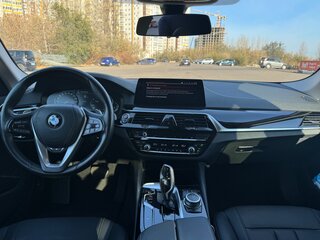 2020 BMW 5 серии 520d xDrive VII (G30/G31/G38) Рестайлинг, серый, 5500000 рублей, вид 4