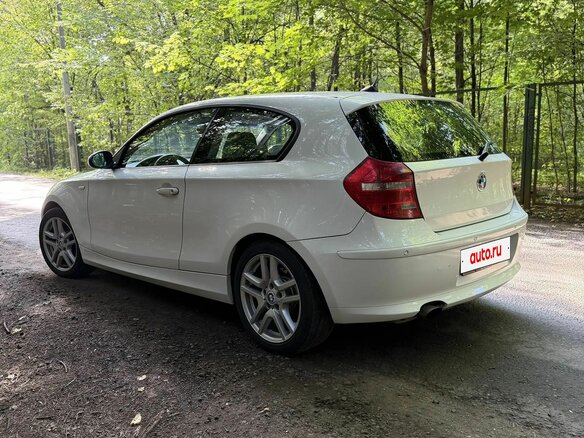 2008 BMW 1 серии 116i I (E81/E82/E87/E88) Рестайлинг, белый, 800000 рублей - вид 1