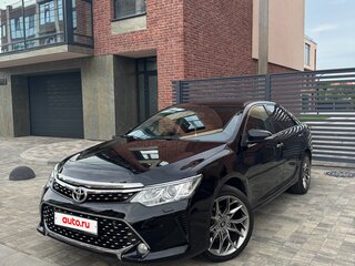 2015 Toyota Camry VII (XV50) Рестайлинг, чёрный, 1650000 рублей, вид 2