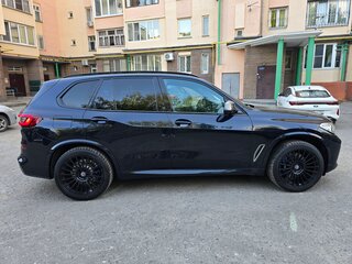 2020 BMW X5 M50d IV (G05/G18), чёрный, 6500000 рублей, вид 4